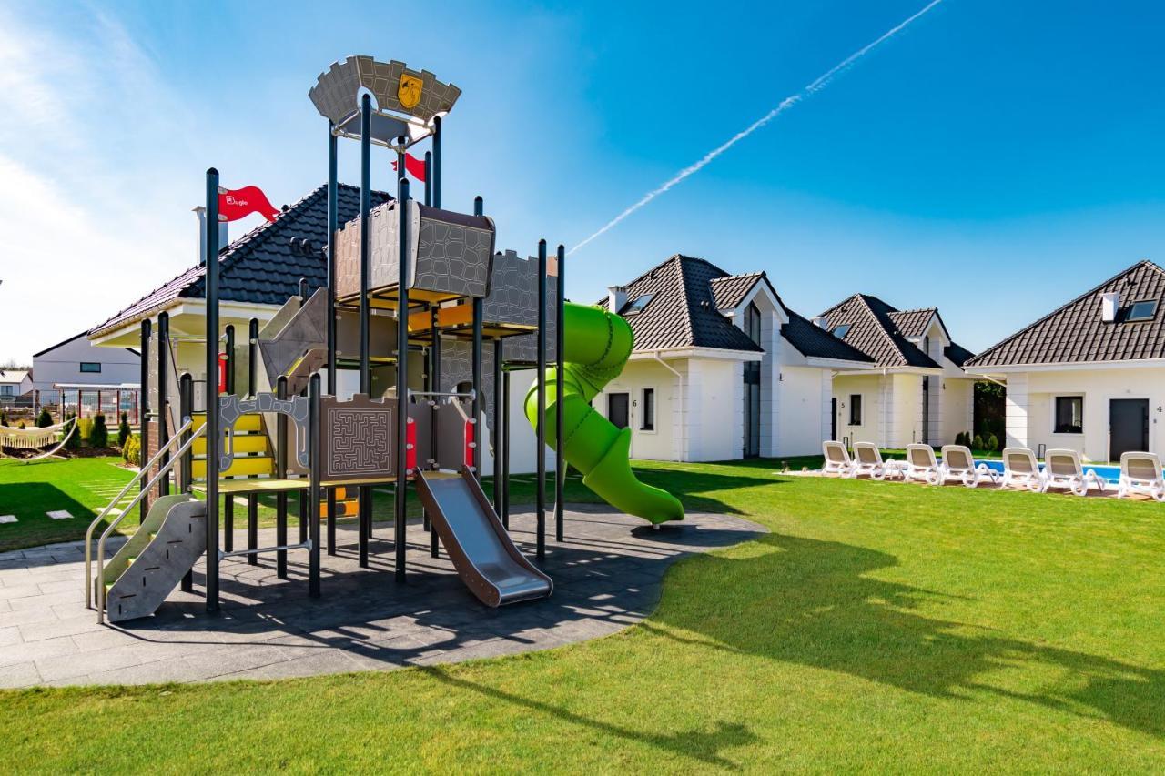 Family Resort Ustka - Domki Dwupoziomowe Z Basenem 외부 사진