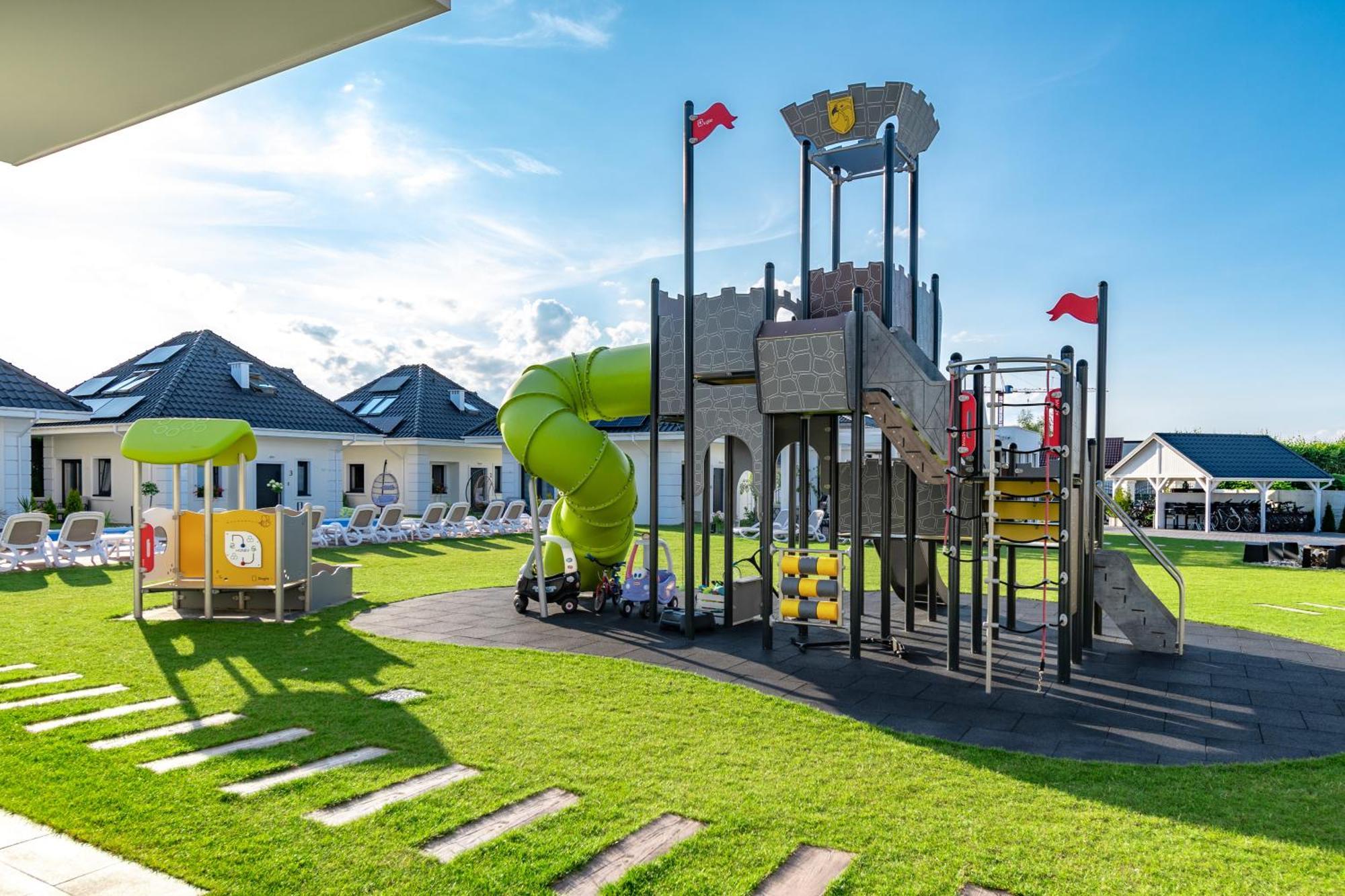 Family Resort Ustka - Domki Dwupoziomowe Z Basenem 외부 사진