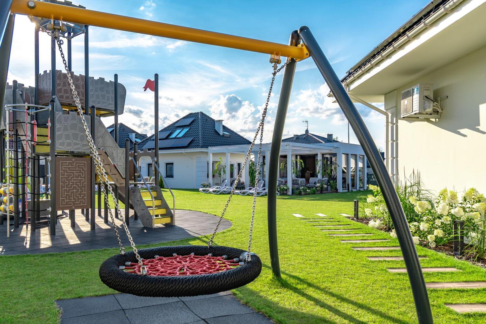Family Resort Ustka - Domki Dwupoziomowe Z Basenem 외부 사진