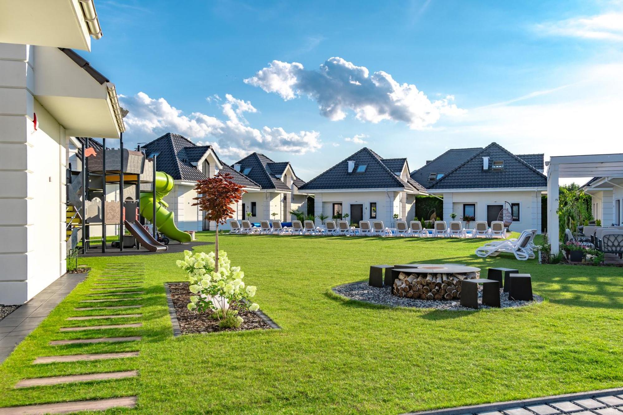 Family Resort Ustka - Domki Dwupoziomowe Z Basenem 외부 사진